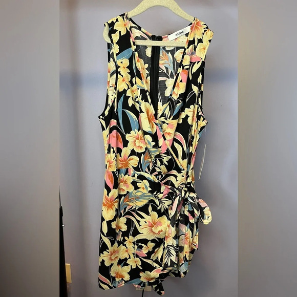 JUSTFAB front tie wrap romper - Picture 3 of 5